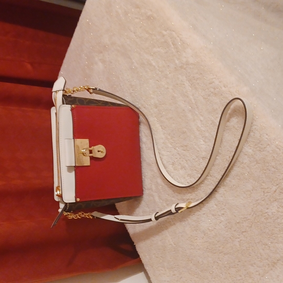 Calvin Klein Bags Calvin Klein Camille Medium Crossbody Bag Poshmark